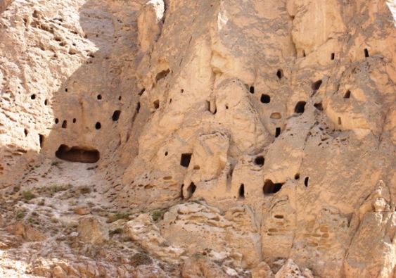 بررسی غارهای دستکنده منطقه هراز
