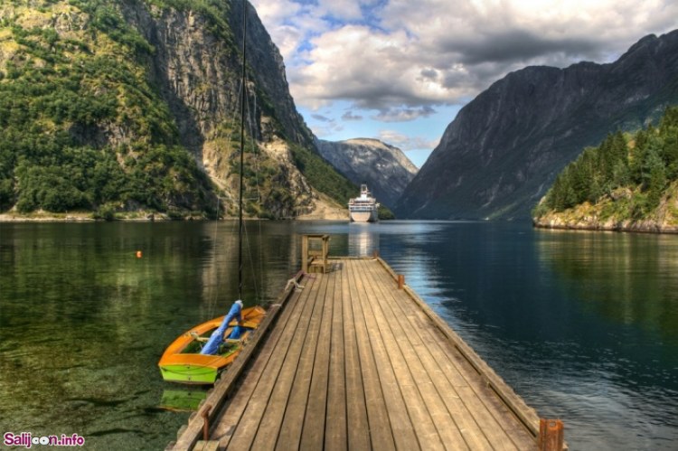 http://s6.picofile.com/file/8235904526/norway_15.jpg