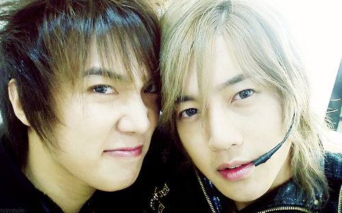 http://s6.picofile.com/file/8237128492/Hyun_Min_1_.png