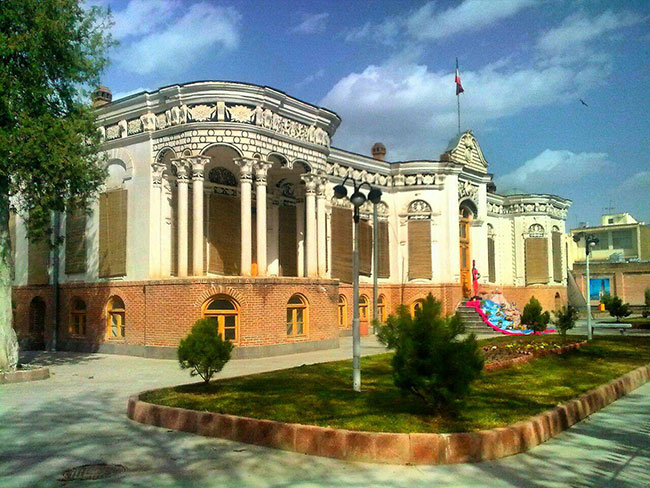 کاخ شهرداری خوی
