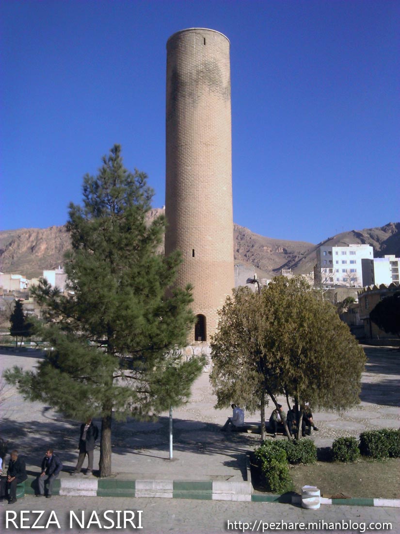 مناره آجری خرم اباد