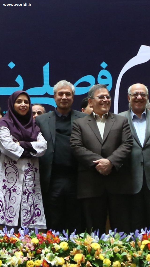 از سمت چپ: راضیه سادات هاشمی - دکتر ربیعی وزیر کار - دکتر سیف مدیرعامل بانک مرکزی - وزیر صنعت و معدن