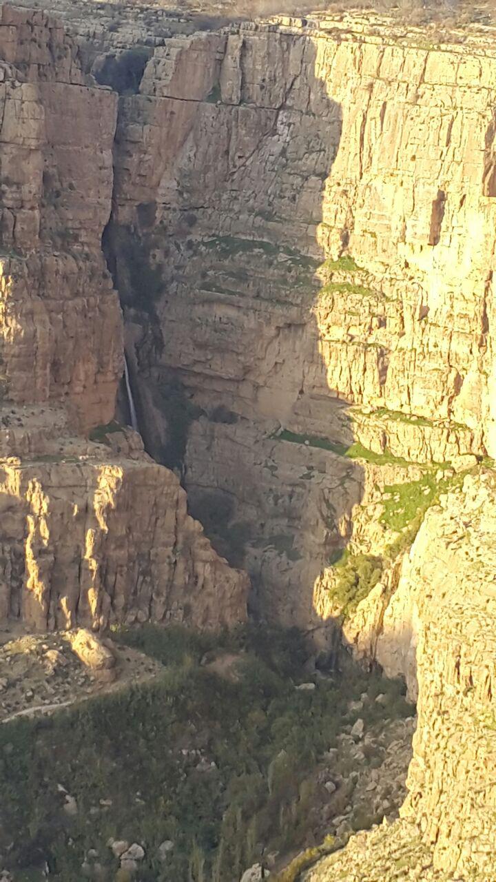 دره اژدها و آبشار پیران در سرپل ذهاب کرمانشاه