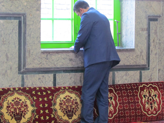 رأی‌گیری در گرمه آغاز شد / فرماندار رأی خود را به صندوق انداخت