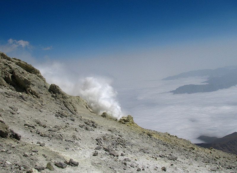  قله دماوند- فوران گوگرد