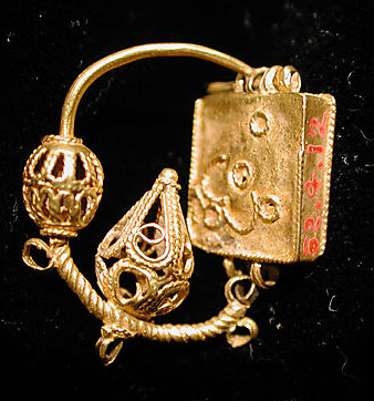 گوشواره ها و دستبندهای طلا با قدمت هزارساله