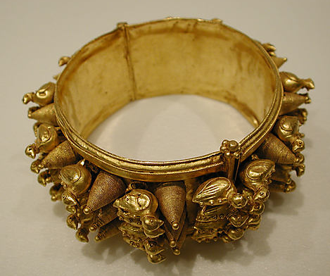 دستبند طلایی هزارساله با تزیین مرغابی