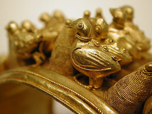 دستبند طلایی هزارساله با تزیین مرغابی