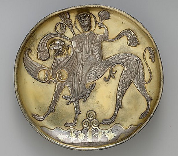 بشقاب نقره ی 1300 ساله با نقش زنی سوار بر اژدهای بالدار
