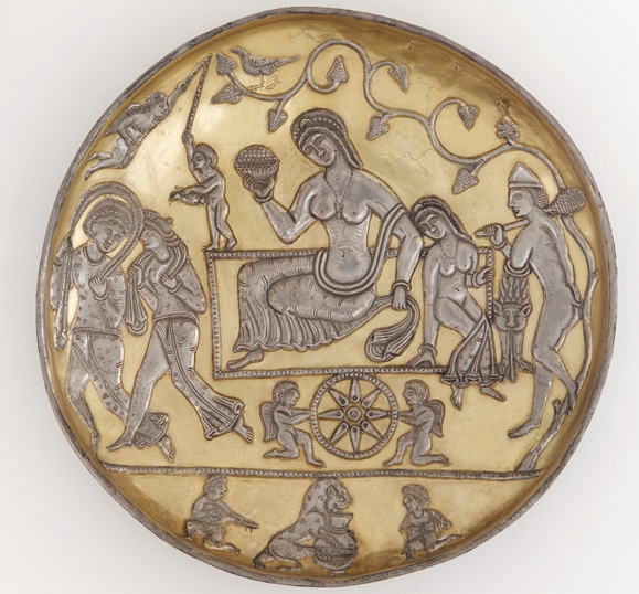 پیاله ی نقره ای ساسانی با نقش دیونیسوس ایزد افسانه ای یونان