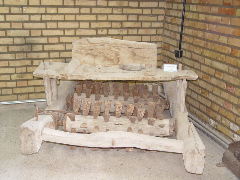 خرمن کوبی سنتی (هُلا سورماخ ) در روستای مجارشین و ابزارهای مورد استفاده در آن خرمن کوبی سنتی در مجارشین