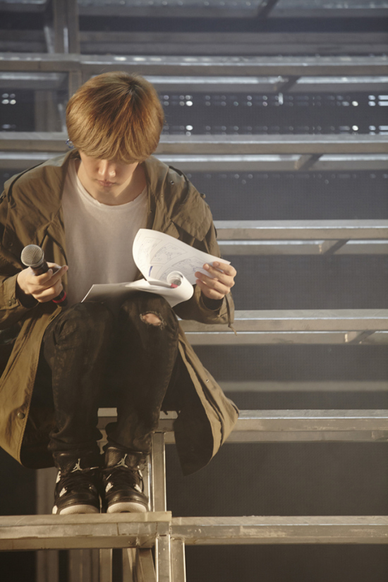 http://s6.picofile.com/file/8245814750/EunHyuk_50_.jpg
