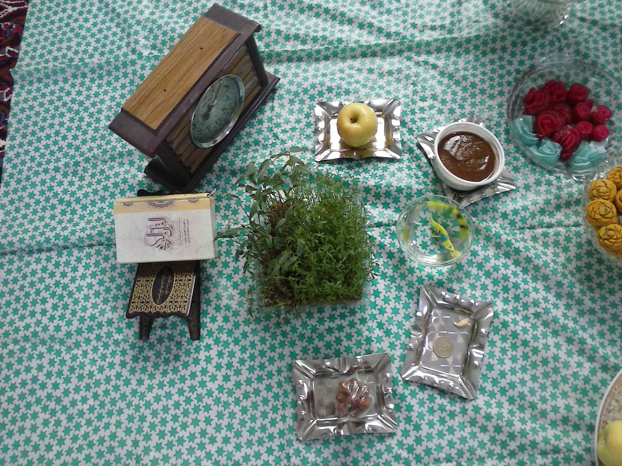 پاسخ به:تزئین سفره هفت سین