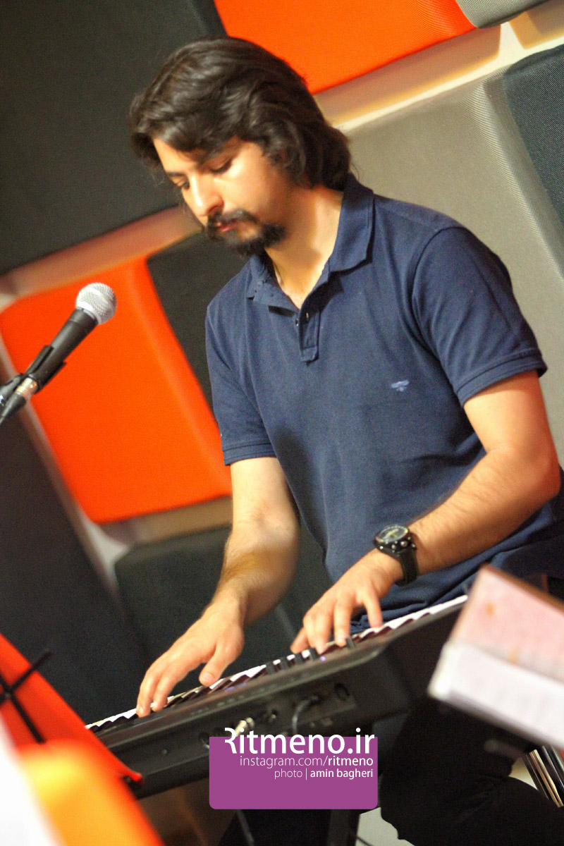 http://s6.picofile.com/file/8249708700/Hamid_Askari_22.jpg