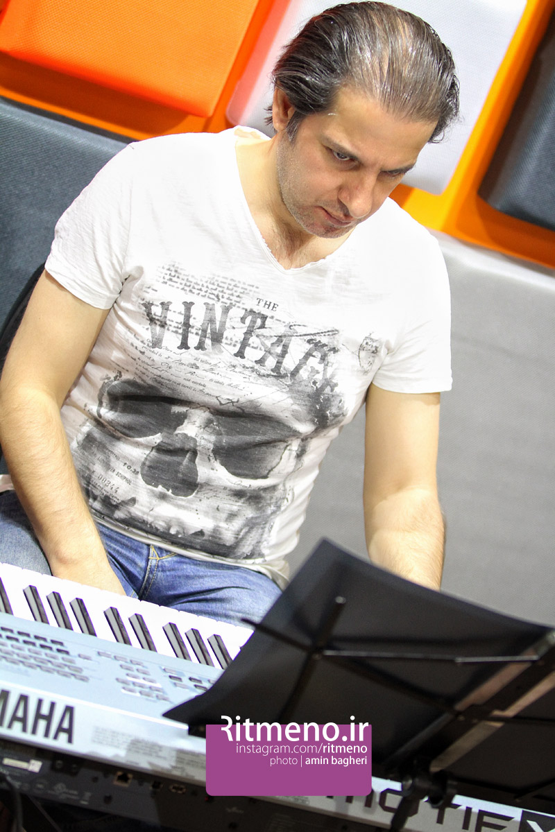 http://s6.picofile.com/file/8249708734/Hamid_Askari_23.jpg