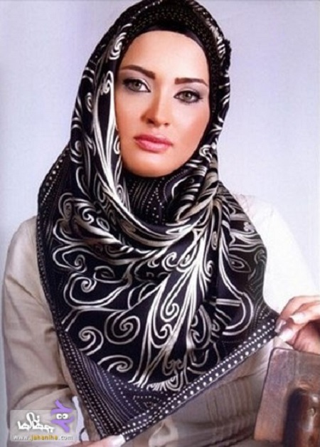 روسری ابریشمی سیاه