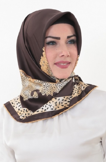 روسری مارکدار قهوه ای