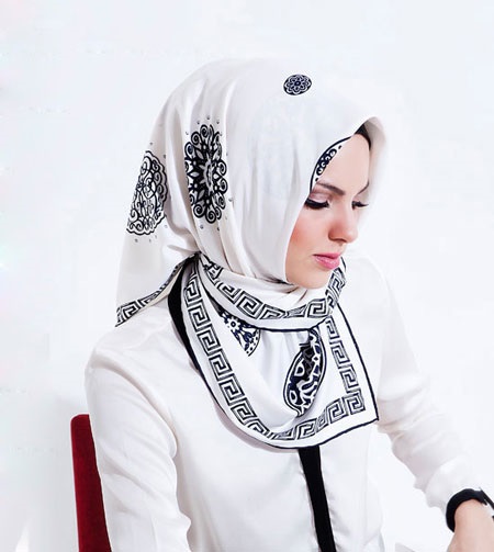روسری مارکدار سفید زنانه