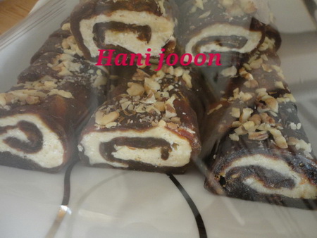 رولت خرما با مغز حلوا رولت خرما با مغز حلوا