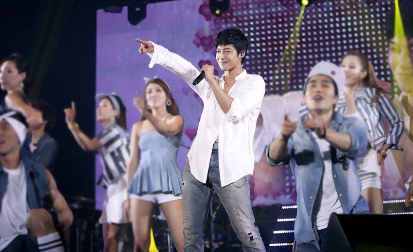 Hyun Joong Habits to Pointing with hand