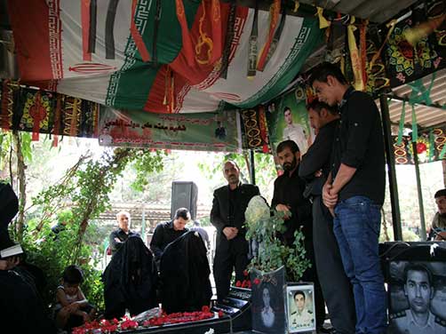 مراسم گرامیداشت چهارمین سالگرد شهادت شهید محمّدعلی دولت آبادی با حضور خانواده شهید دولت آبادی در بهشت زهرا(س)جوار مزار مطهر شهید