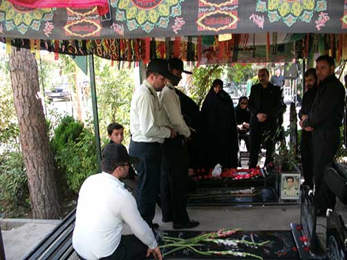 مراسم سالگرد شهادت شهید محمّدعلی دولت آبادی درکنار مزارمطهر شهید واقع در بهشت زهرا(س) با حضور همکاران شهید از پلیس فاتب