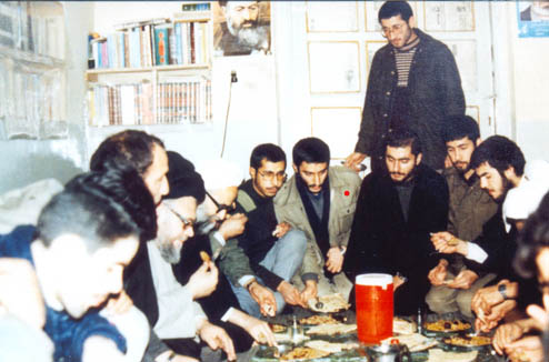 http://s6.picofile.com/file/8258176984/ayoob_pour_khosh_saadat_7_.JPG