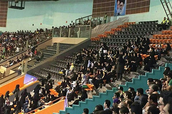 تماشاگران زن والیبال ایران صربستان در ورزشگاه آزادی 11 تیر 95
