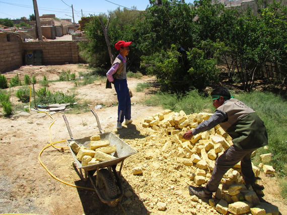 تلاش جهادگران بسیجی برای آبادانی شهر ایور به روایت تصویر