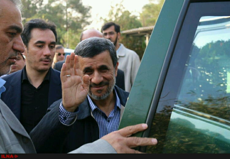  حضور احمدي‌نژاد در مرقد امام خميني در ۴ تصویر               تصویر ۱
