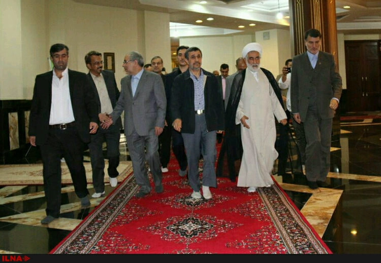  حضور احمدي‌نژاد در مرقد امام خميني              ۲