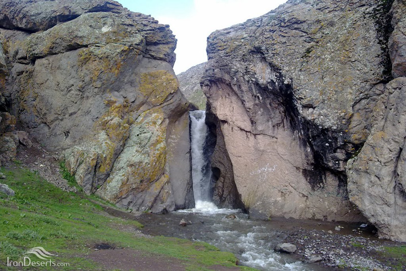 آبشار شیرلان