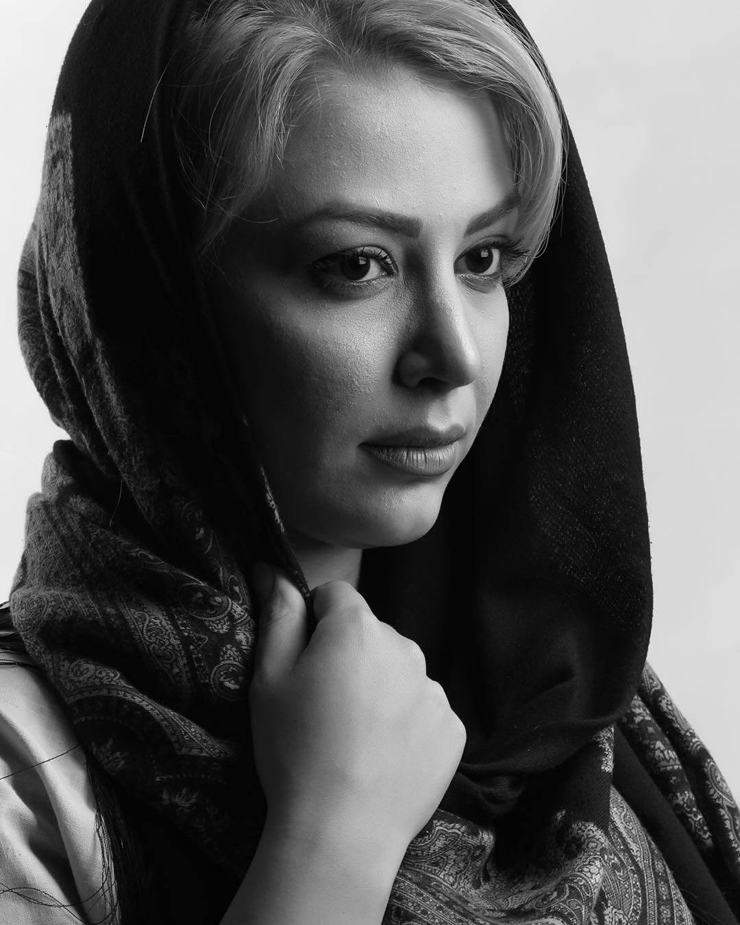 مونا غمخوار