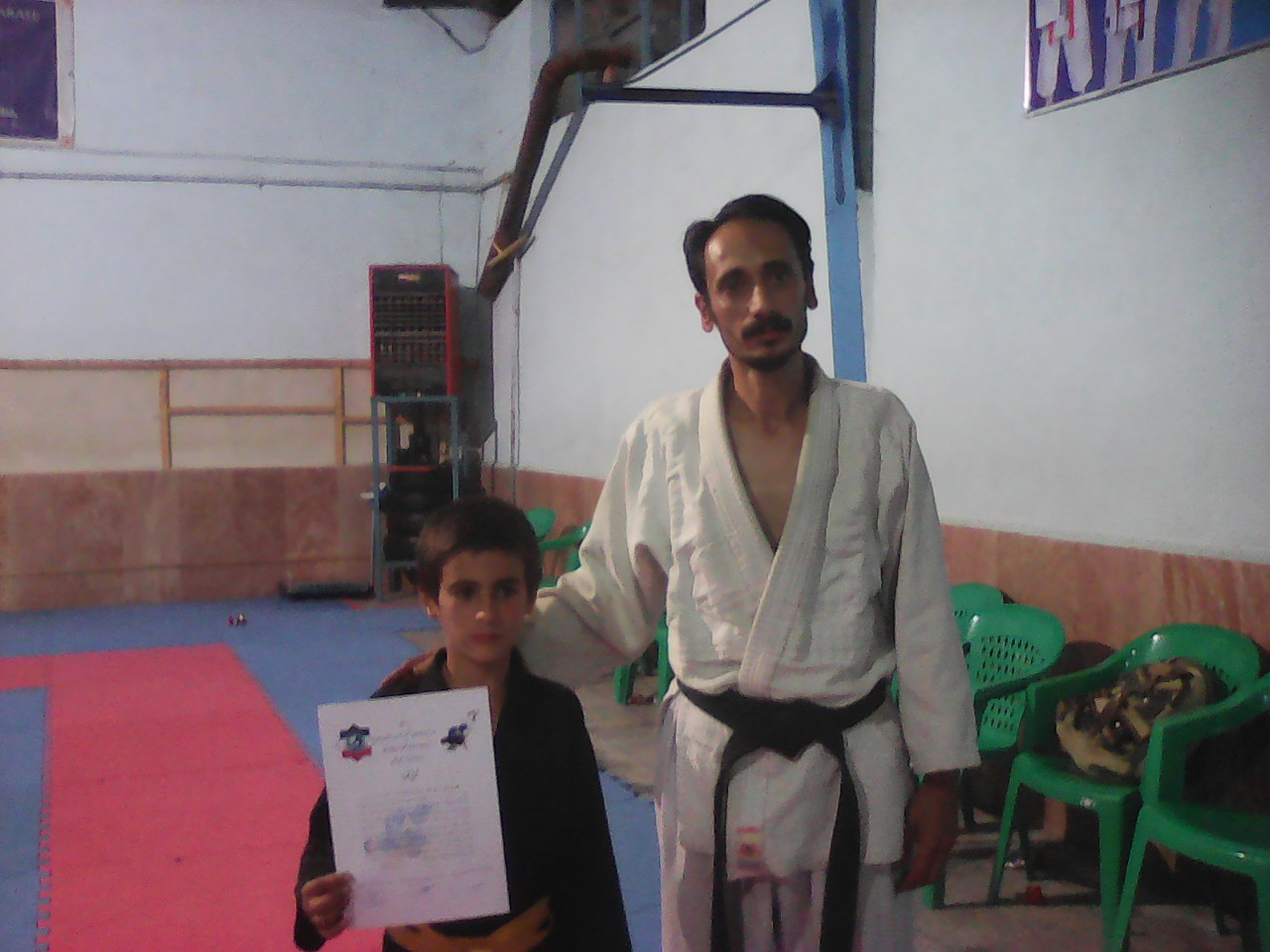 http://s6.picofile.com/file/8267227568/IMG_20070212_211246.jpg