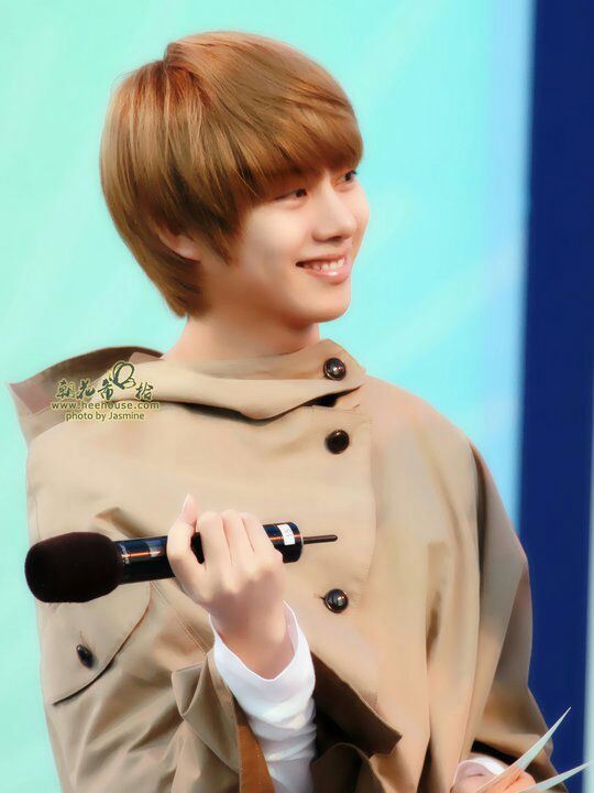 http://s6.picofile.com/file/8300111850/Heechul_14_.jpg
