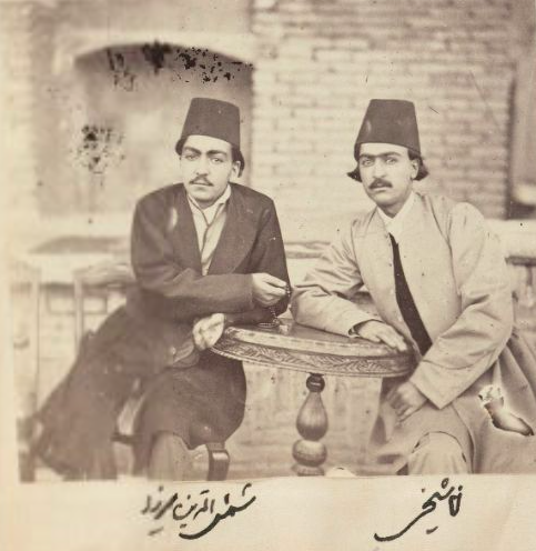 تصویری از دوجوان در دوره قاجار توسط علی خان
