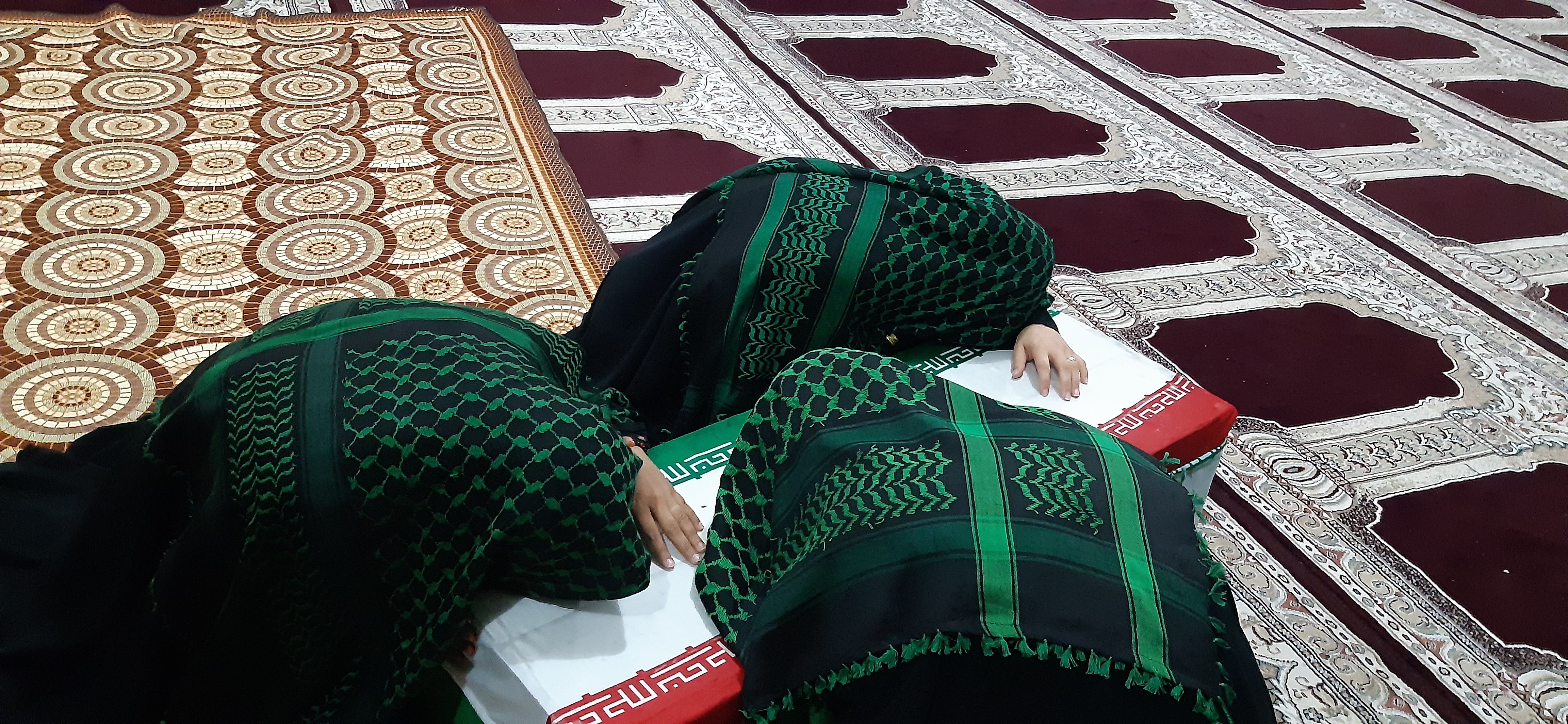شبی با<strong>شهدا</strong>