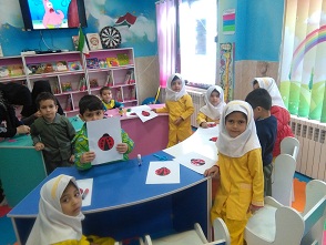 برگزاری کارگاه کاردستی در کتابخانه عمومی شهید حسینی