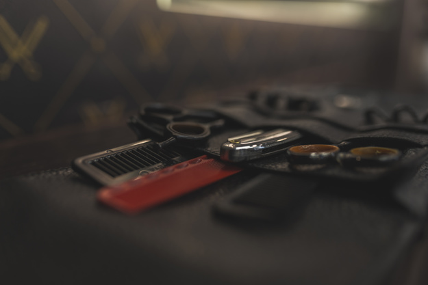 http://s6.picofile.com/file/8385403676/barber_pooster_7_.jpg