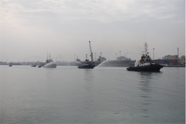 صدای بوق کشتی ها در بندر بوشهر طنین انداز شد.