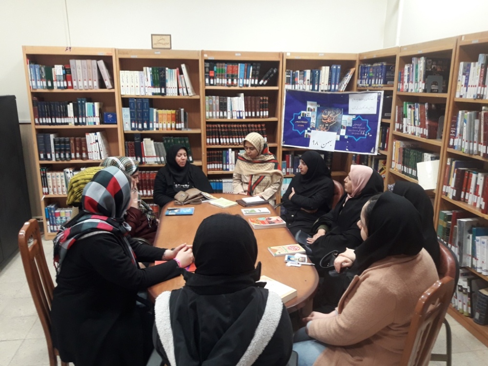 نشست زنان خانه دار به مناسبت ایام فاطمیه 