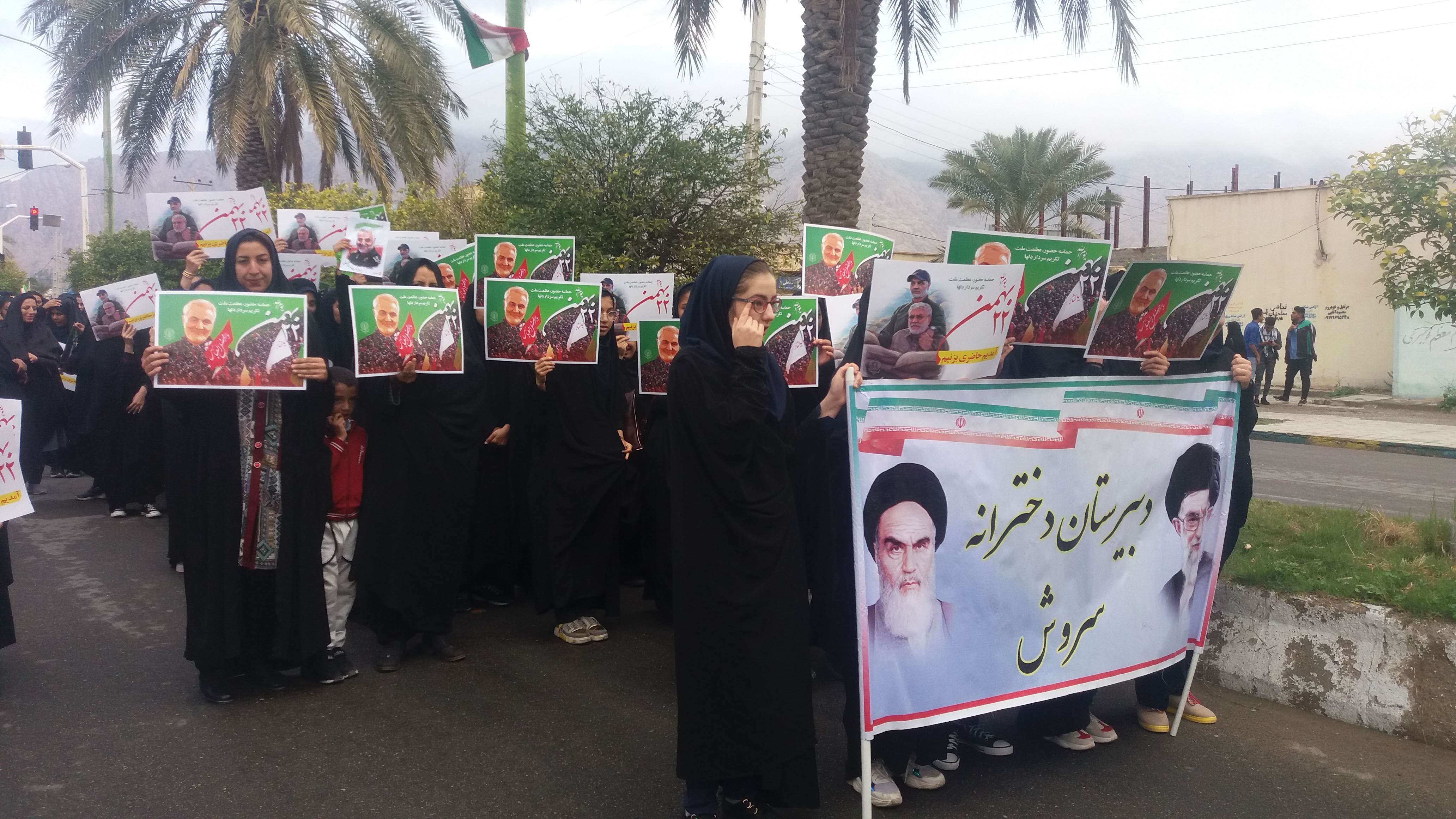 حضور اعضای کتابخانه در راهپیمایی 22بهمن ماه حضور <strong>اعضای</strong> <strong>کتابخانه</strong> در <strong>راهپیمایی</strong> 22بهمن ماه