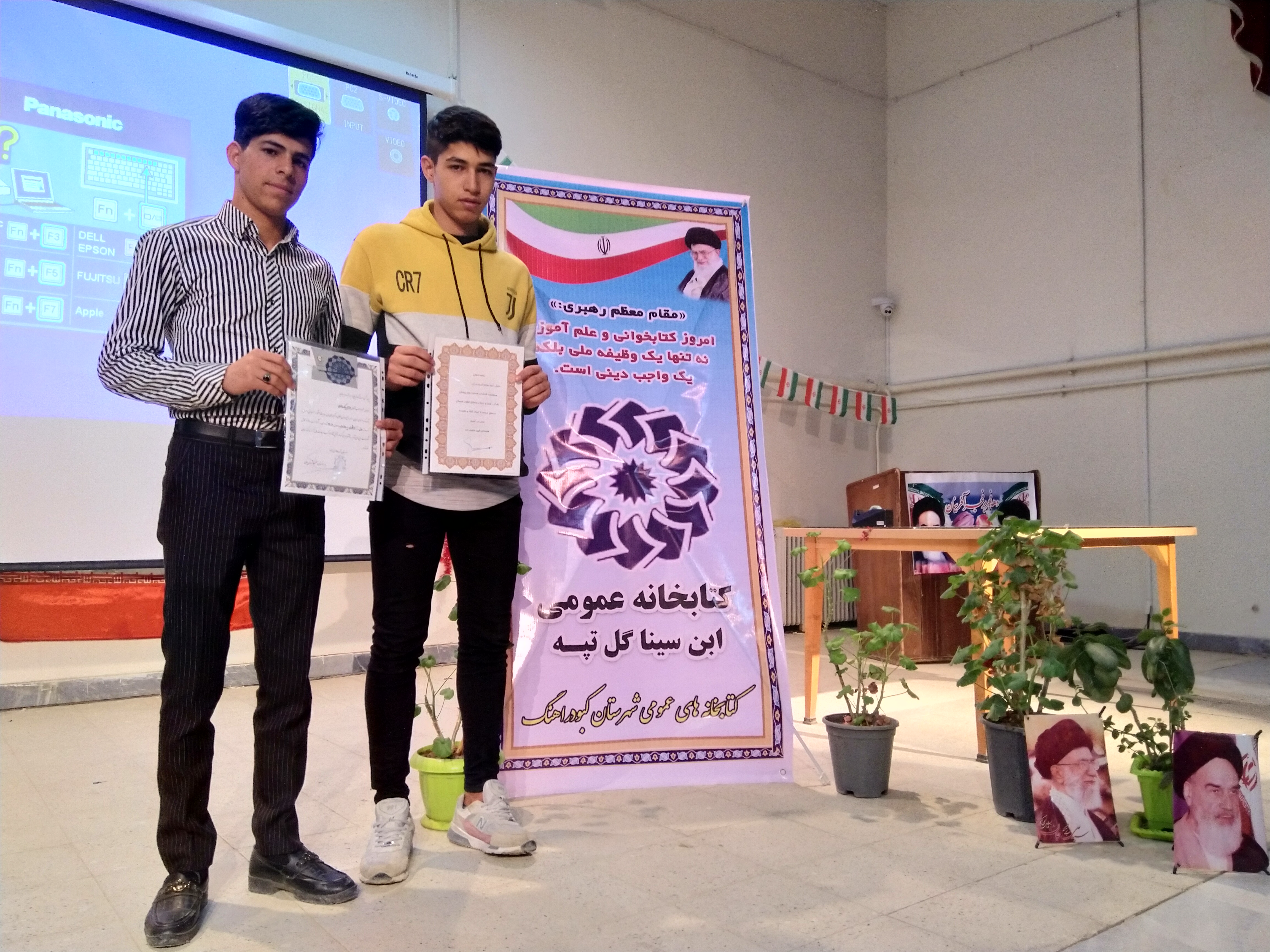 گزارش تصویری از فعالیت های دهه مبارک فجر98