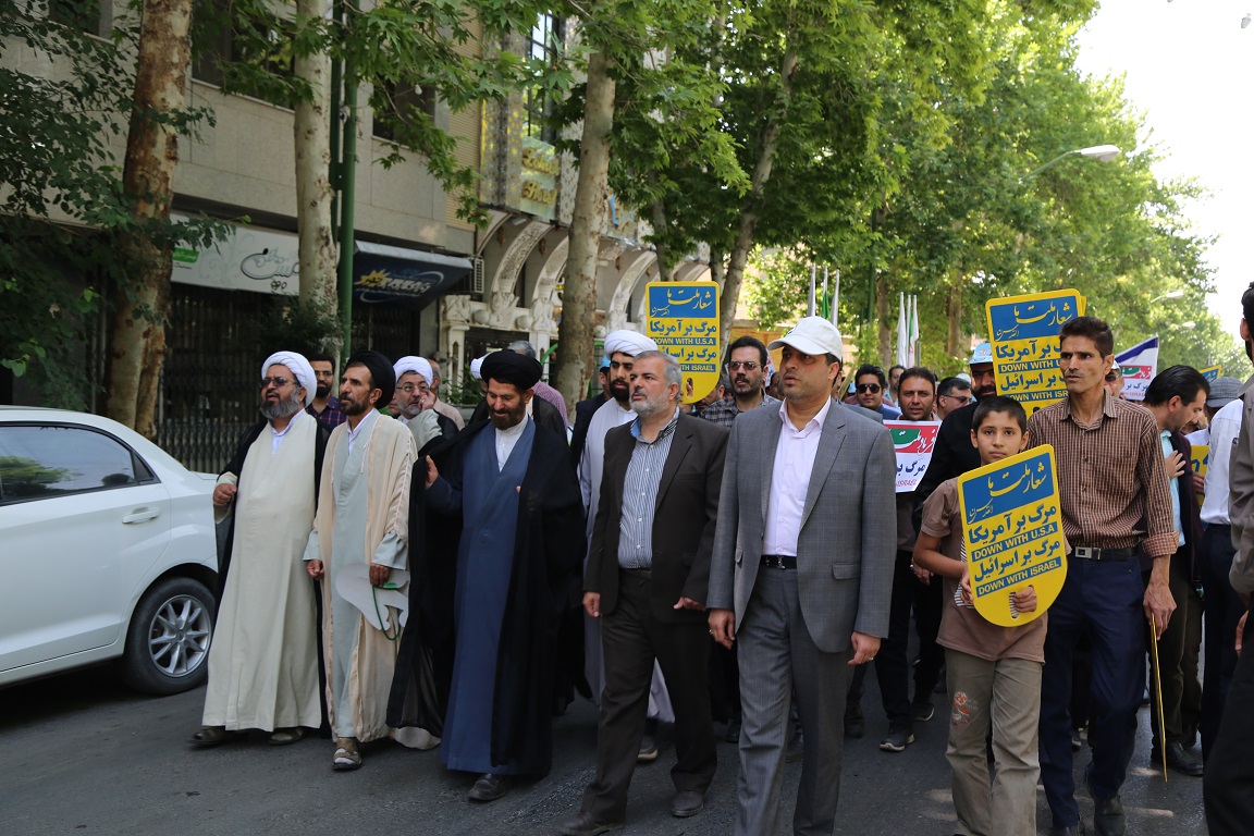 حضور در مراسم در راهپیمایی 22 بهمن به اتفاق پرسنل وخانواده ها