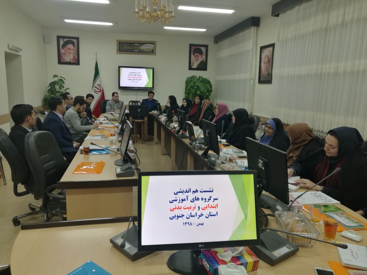 نشست هم <strong>اندیشی</strong> <strong>سرگروه</strong> های <strong>استانی</strong> درس <strong>تربیت</strong> بدنی و  <strong>آموزش</strong> <strong>ابتدایی</strong>  با <strong>موضوع</strong> بازی های <strong>حرکتی</strong> <strong>تلفیقی</strong>
